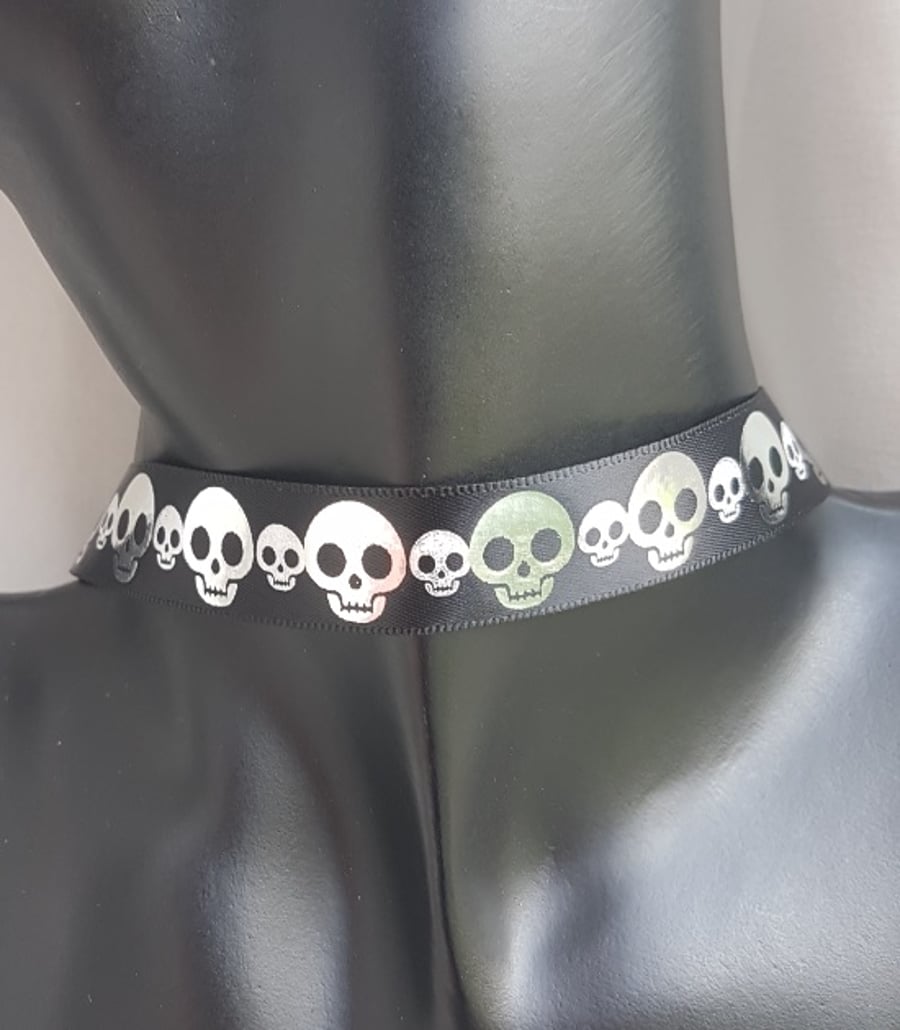 Gorgeous Skull Ribbon Choker Necklace - 14 inch