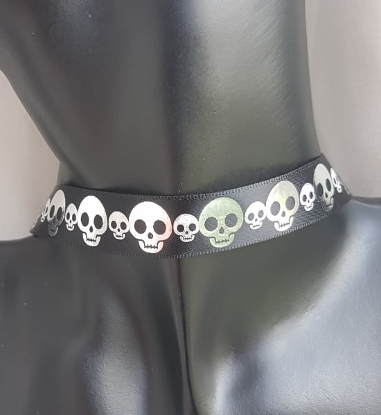 Gorgeous Skull Ribbon Choker Necklace - 14 inch