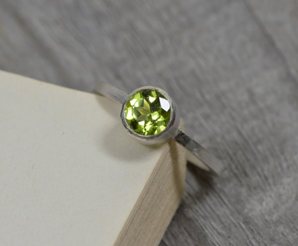 peridot ring in sterling silver, peridot stacking ring, peridot solitaire