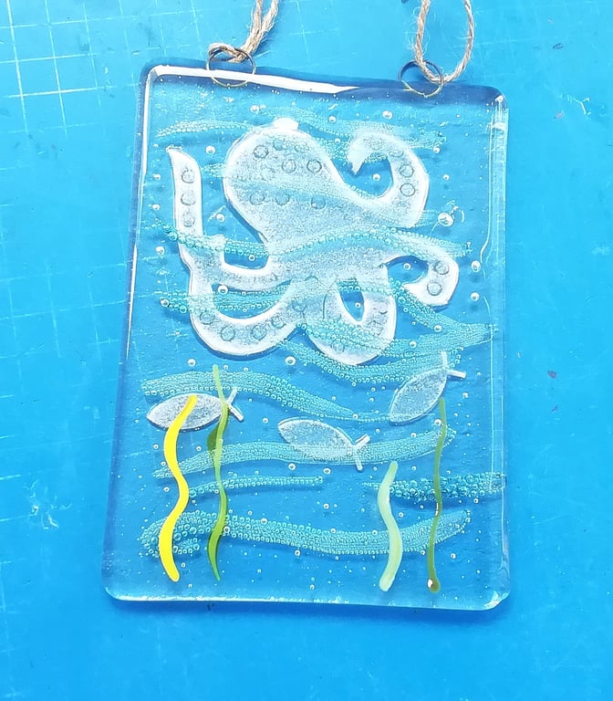 Octopus suncatcher, fused glass underwater scene, beach lovers gift, glass art. 
