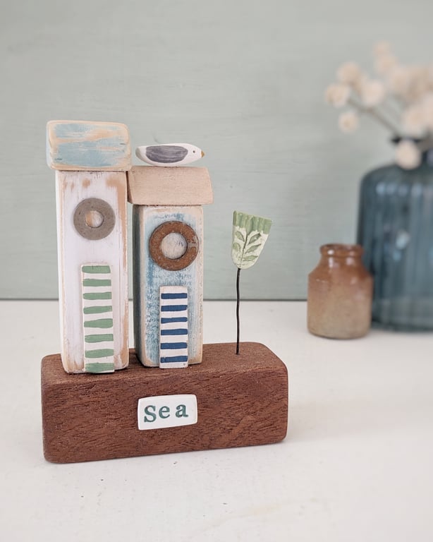 Little Wooden Sea Huts with Clay Flower  'Sea'