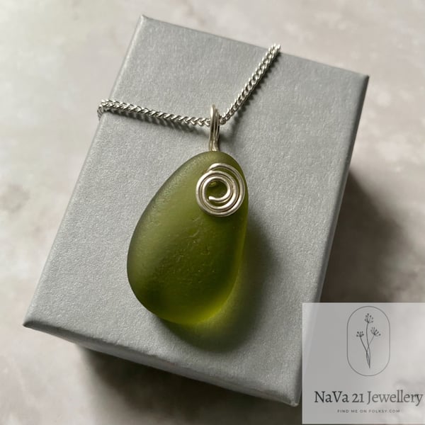 SOLD—Olive green Seaglass pendant - REF: OG 01