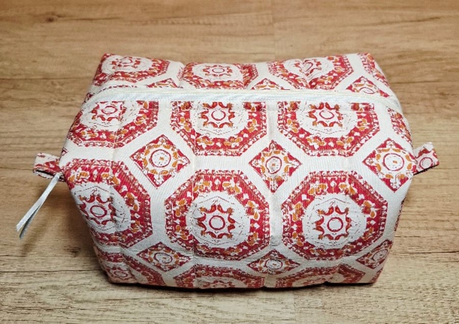 Red and cream boxed make-up bag 