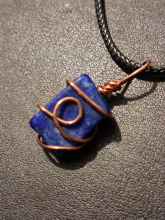 Lapis lazuli pendant in copper