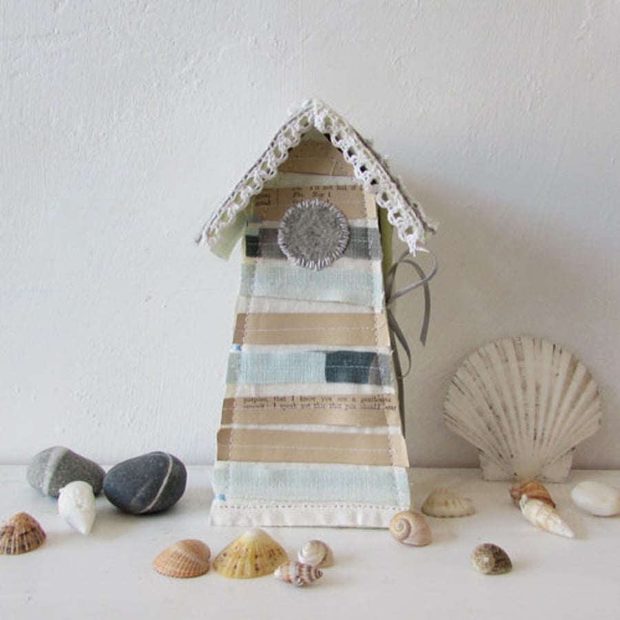 Round window textile beach hut