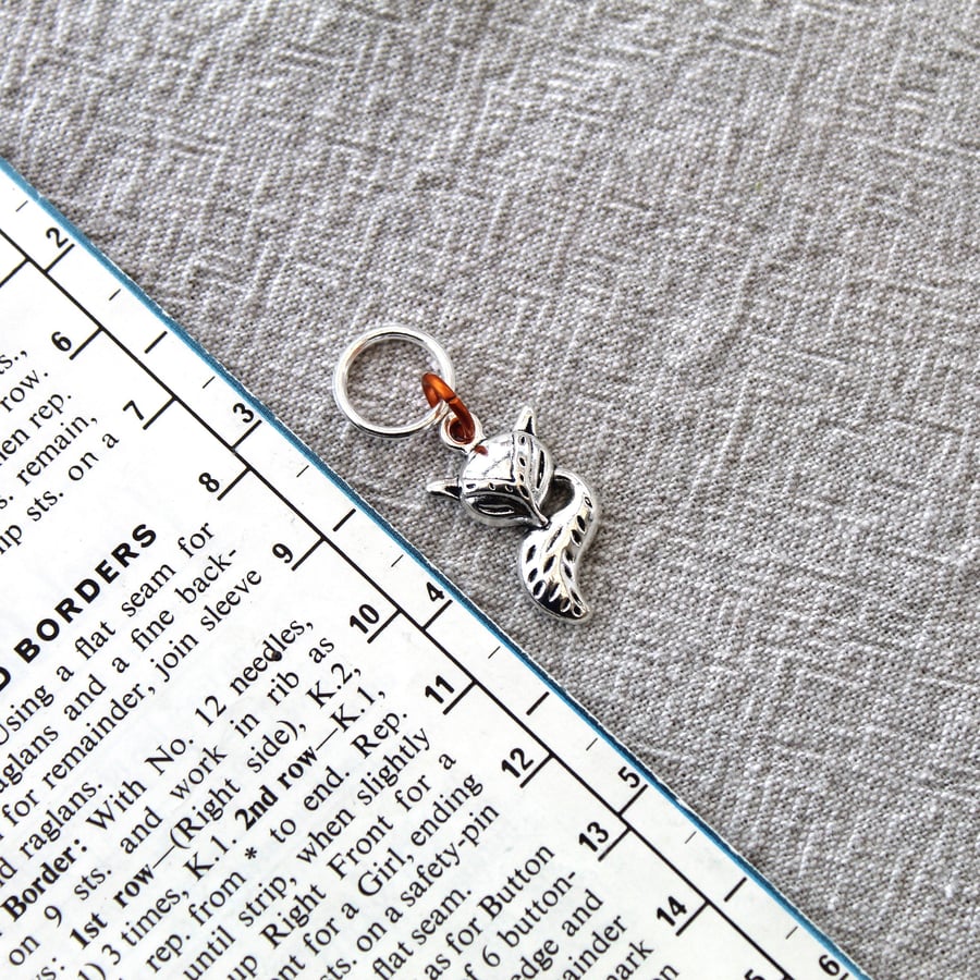 Fox snag free stitch marker for knitting.