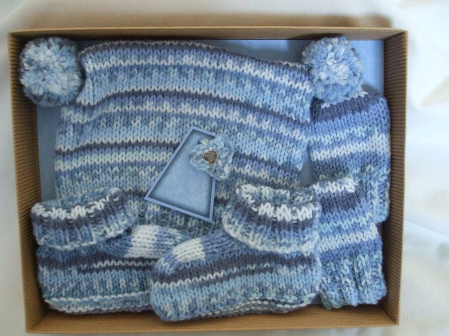 Baby Hat Booties and Mitts