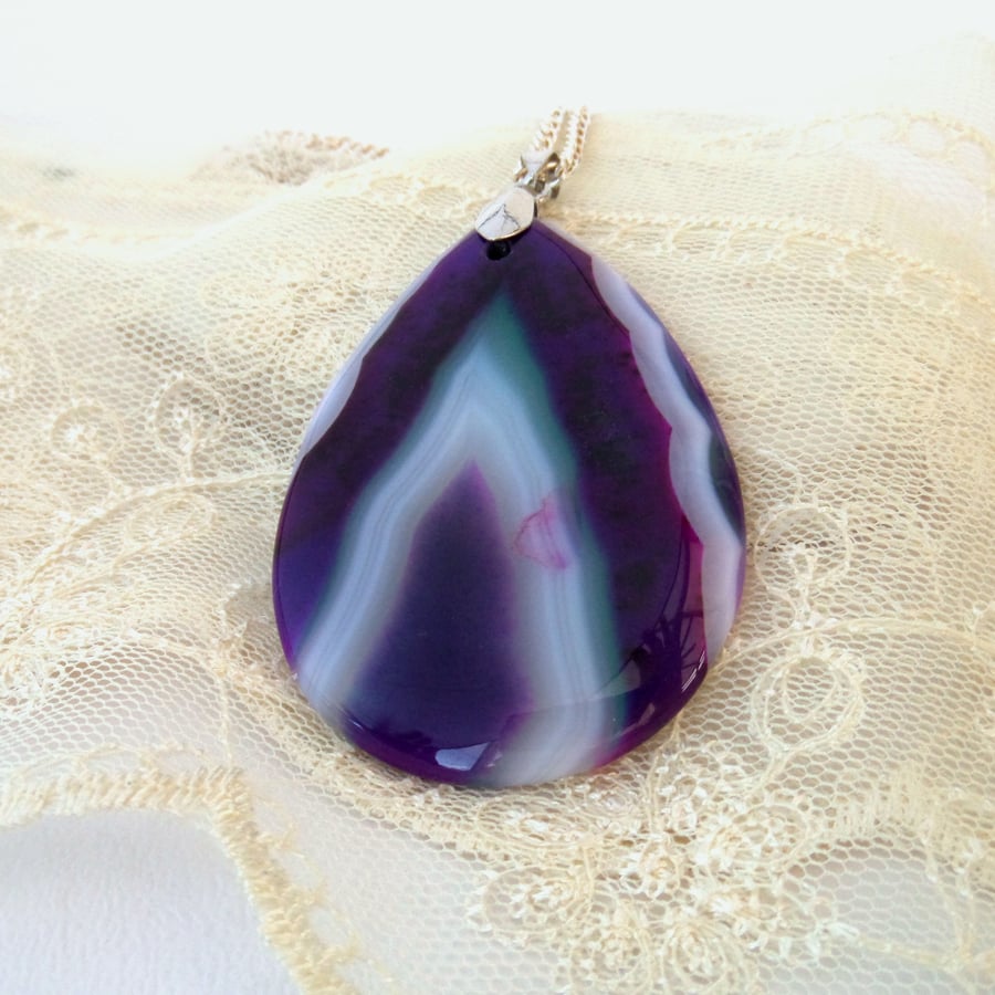 Purple, white and green agate pendant necklace