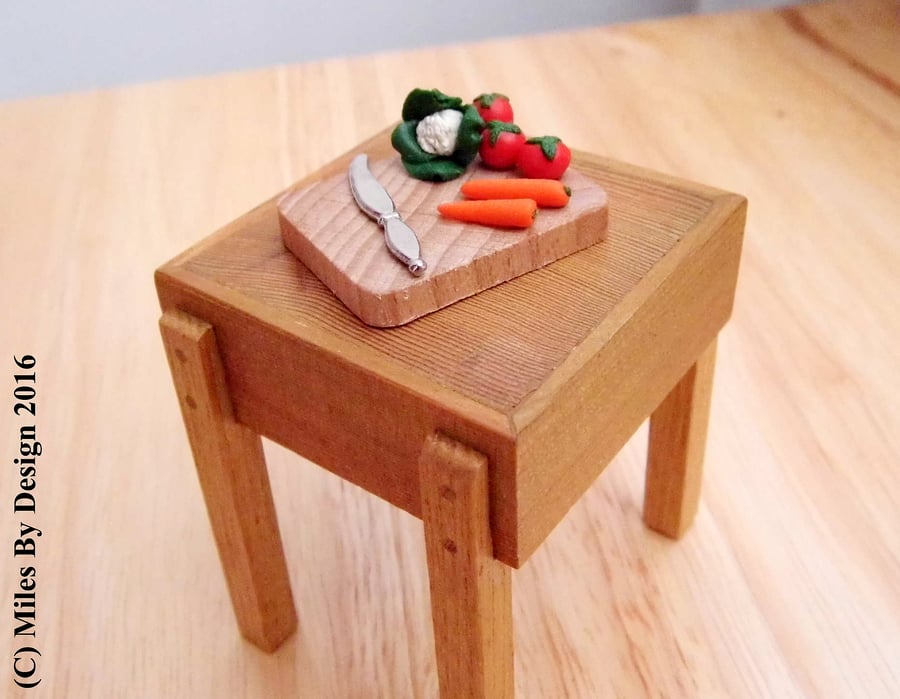 1:12 Scale Miniature Vegetable Chopping Board - Food