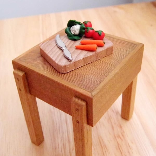 1:12 Scale Miniature Vegetable Chopping Board - Food