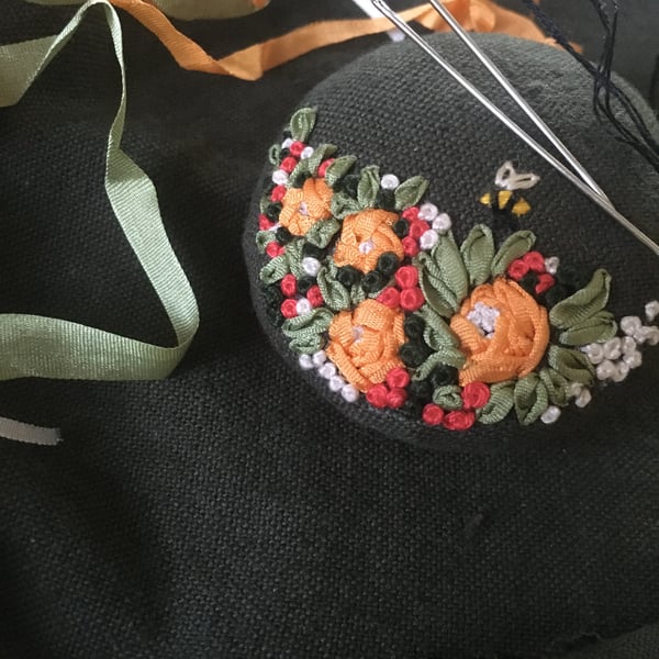 Magnetic pin cushion with ribbon embroidery 