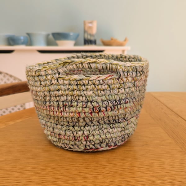 Summer seconds - Crochet project bag in green yarns