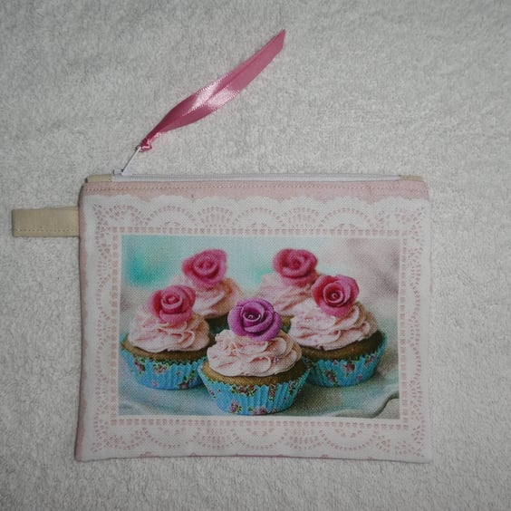 Cup Cake Print Zipped Purse. Fully Lined with Zip Pull. Rose Cup Cakes