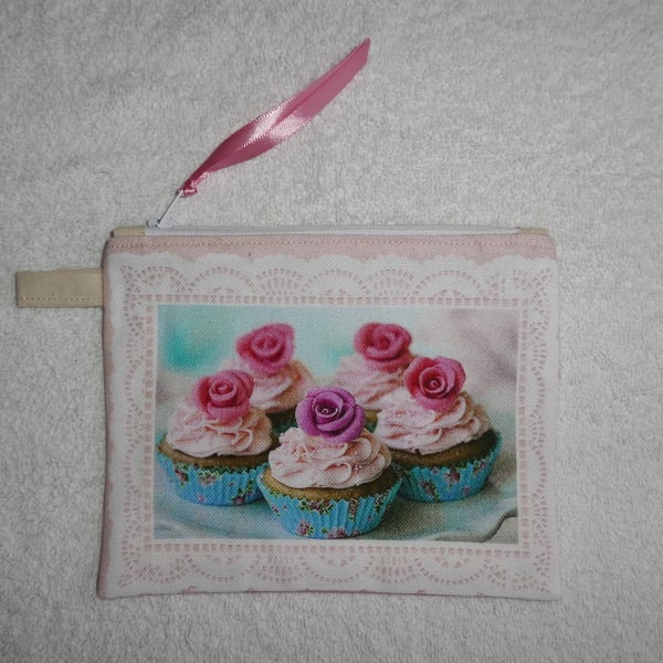 Cup Cake Print Zipped Purse. Fully Lined with Zip Pull. Rose Cup Cakes