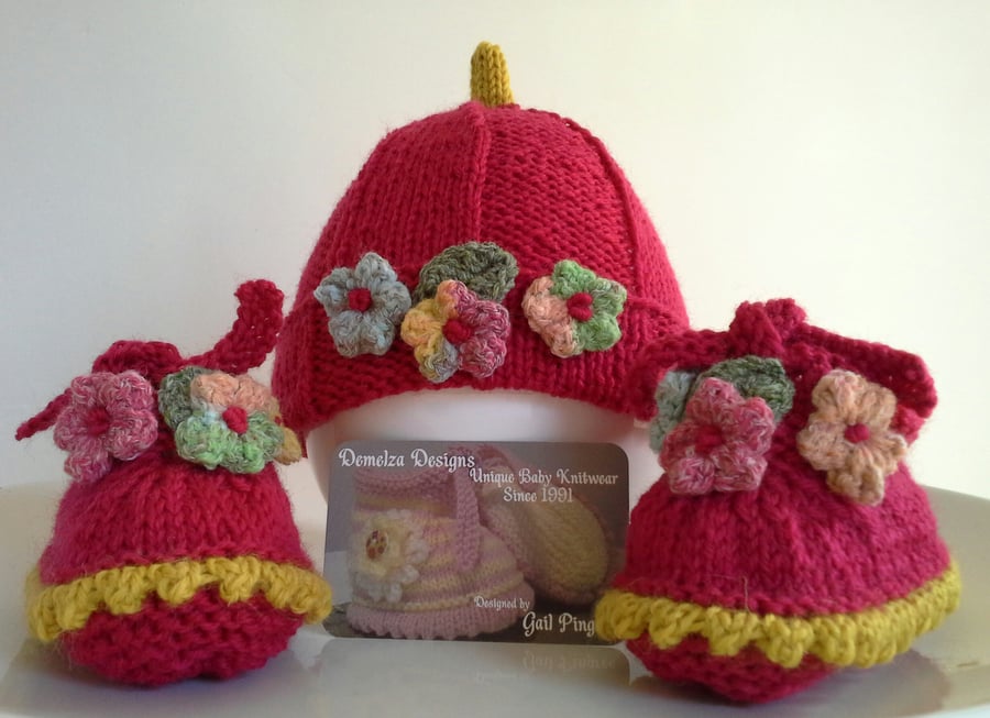 Girl's Hand Knitted 'Jaeger' Pure Merino Wool'  Shoe & Hat Set  3-9  months size