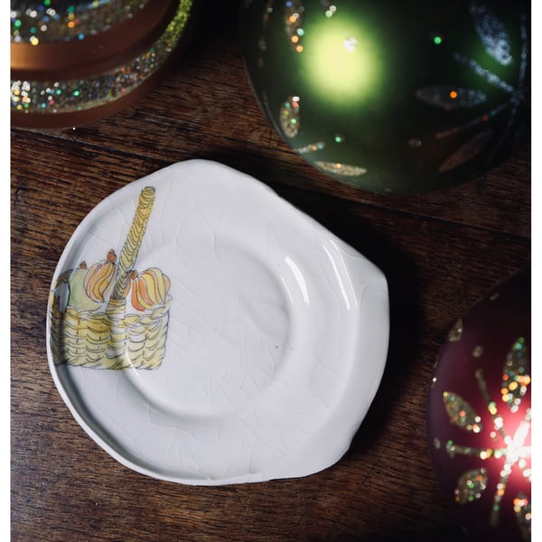 The Christmas series- baubles in basket Small Plate