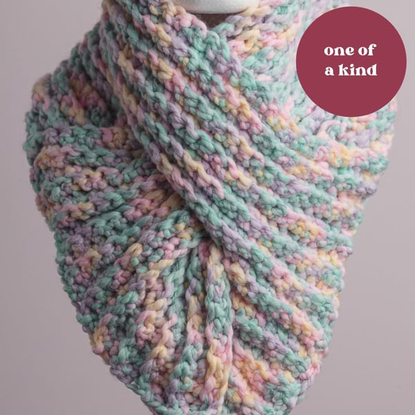 Crochet lovely cosy ribbed cowl in pale pastel colours