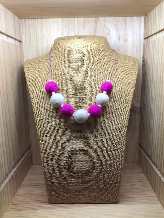 Felt Necklace. (312)