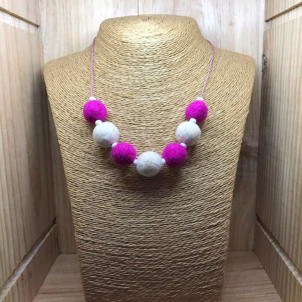 Felt Necklace. (312)