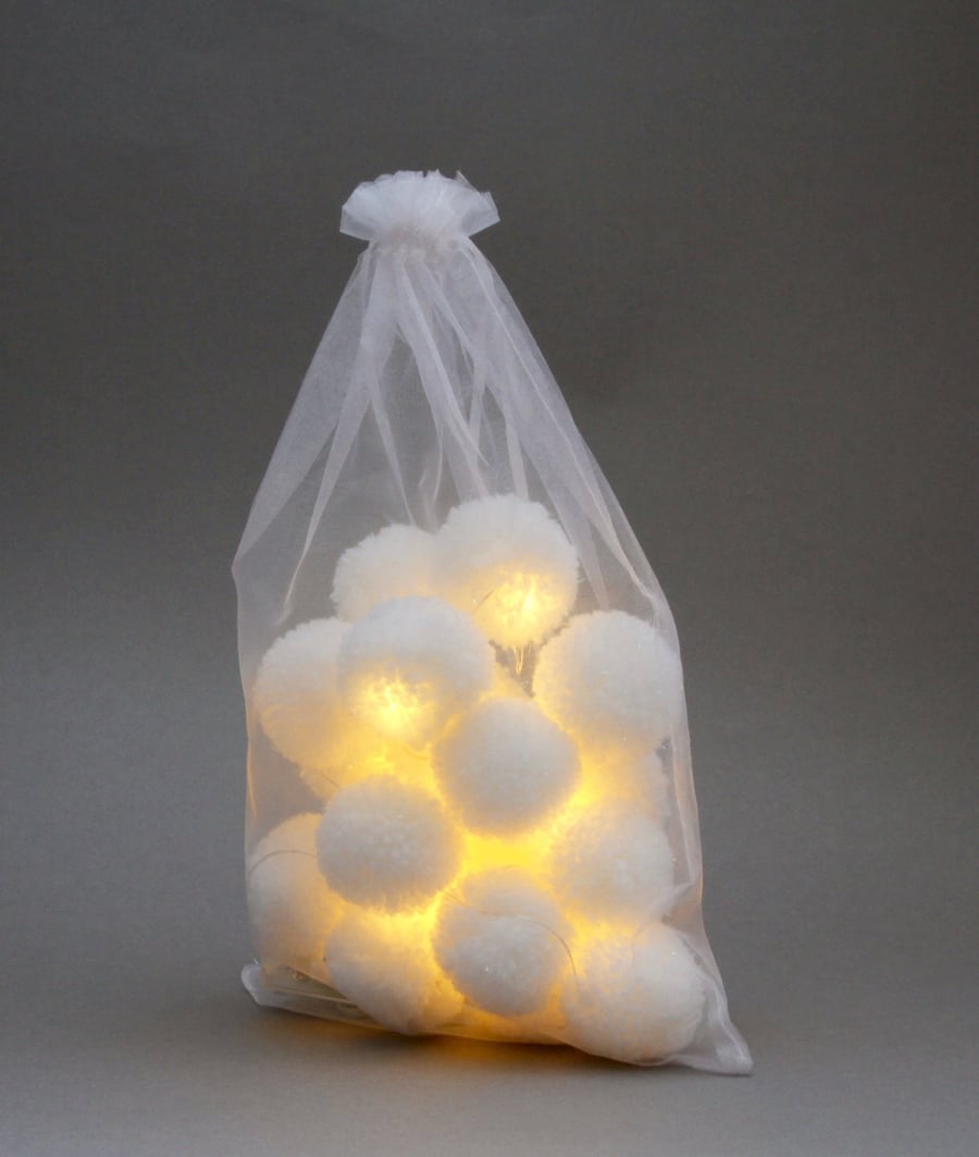 20 Pom Pom Fairy Lights - LED battery in White Shimmer