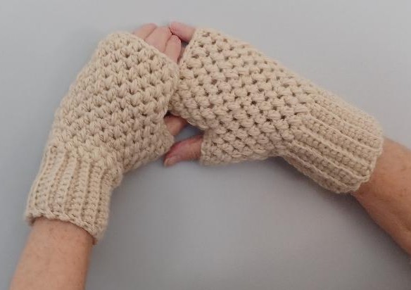 Crochet Pair Of Fingerless Gloves In A Cream Acrylic And Alpaca Yarn (J119)