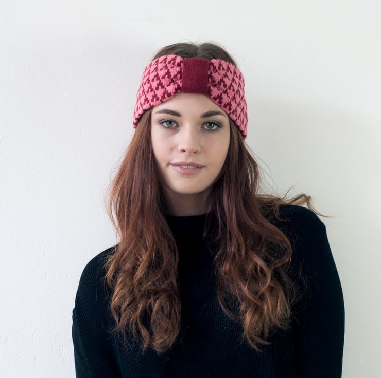 Arrow knitted headband - red and pink - Folksy