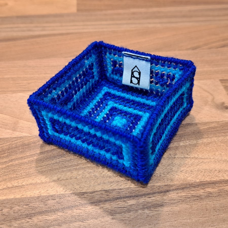 Small tray for small desk items - blue gradient pattern