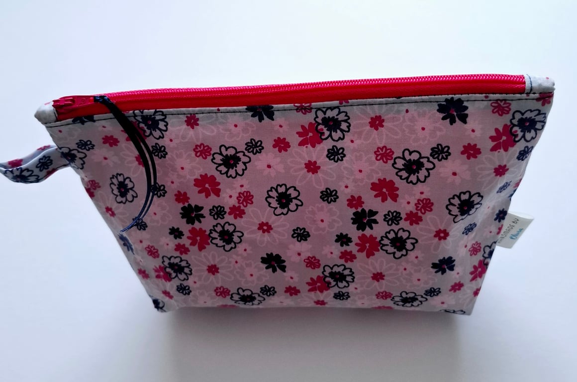 Navy blue and pink zipped pouch 