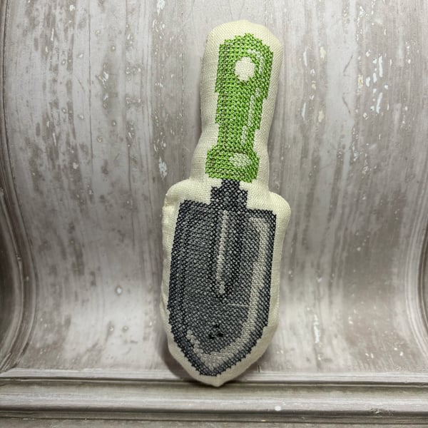 Spring Bowl Filler - Spade - SY 0065