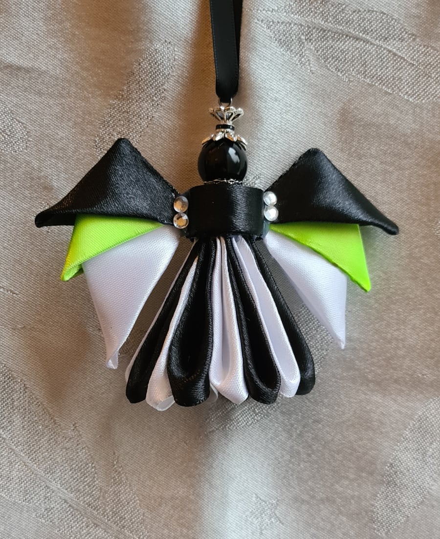 Ribbon Angel - Black White & Green