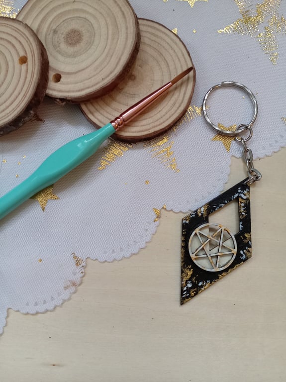 Wooden diamond shaped pentagram keyring 