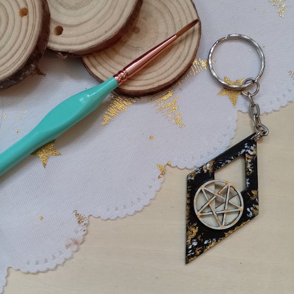 Wooden diamond shaped pentagram keyring 