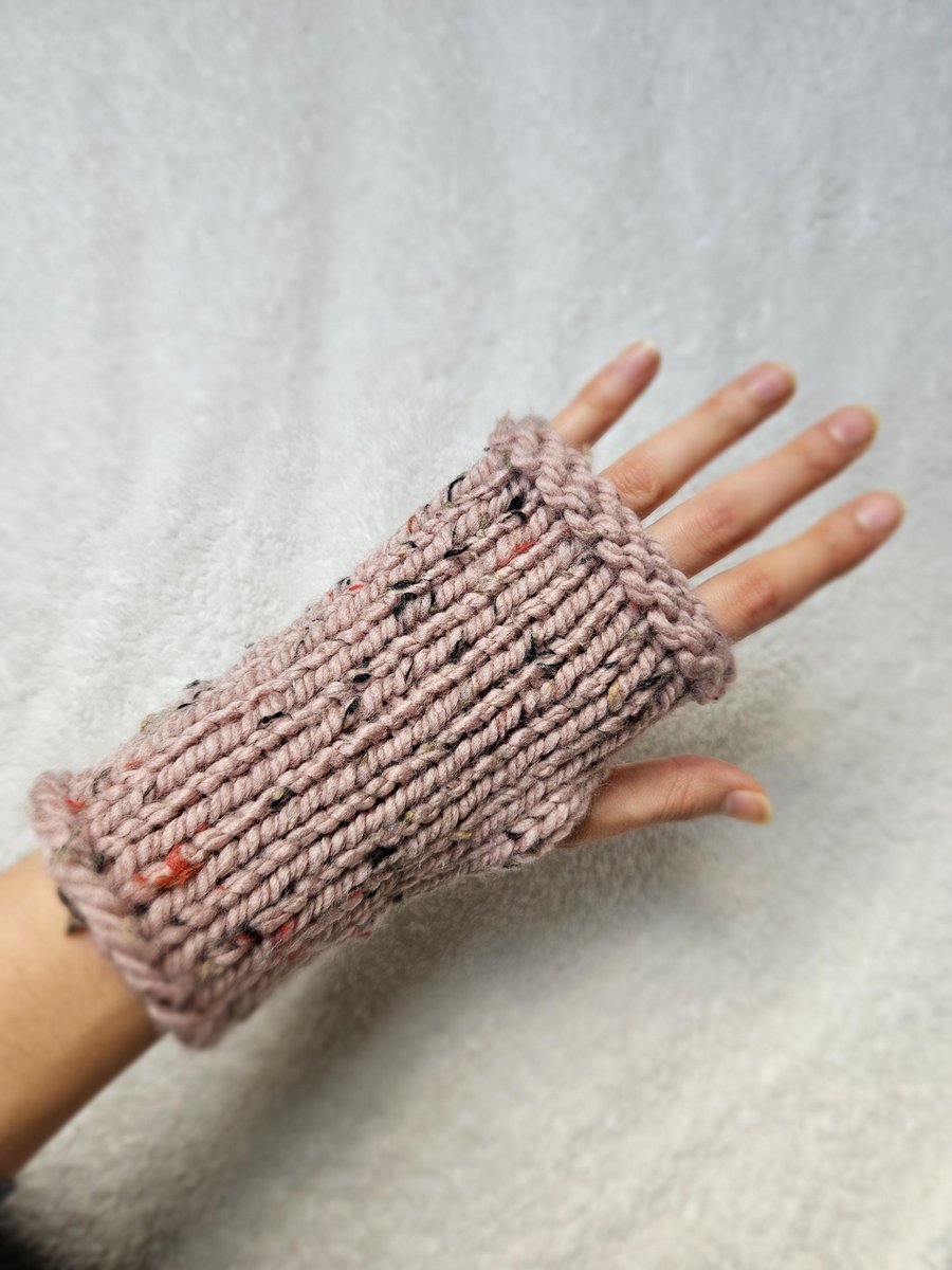 Women's Chunky Hand-Knitted Pink Speckled Stretch Fingerless Gloves