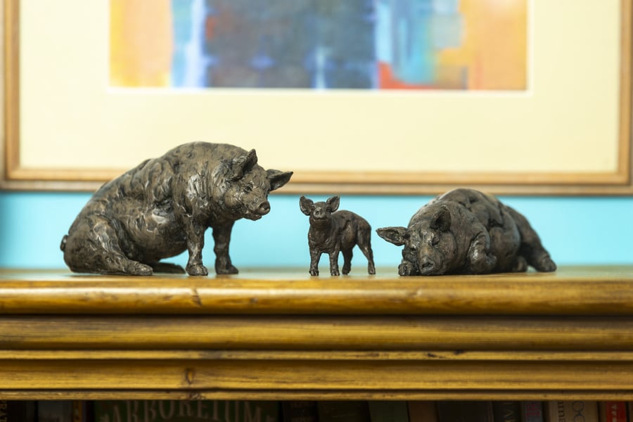 Family of Pigs Animal Statue Small Bronze Ornament Bronze Resin Sculpture