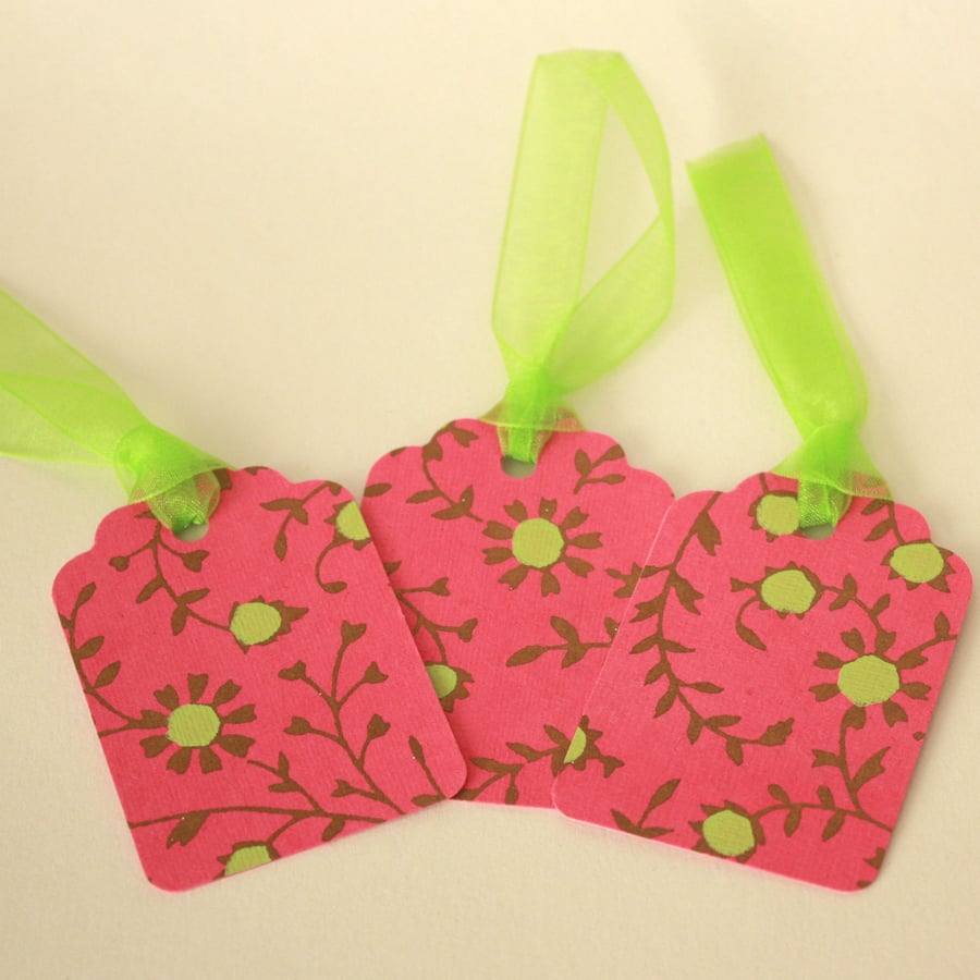 Pack of 3 pink and green gift tags