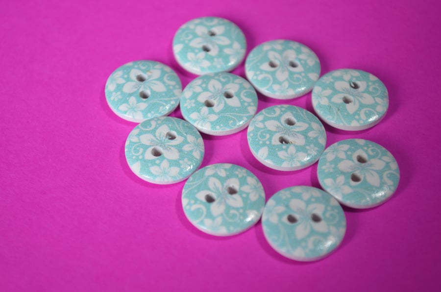 15mm Wooden Floral Buttons Hawaiian Pale Blue & White Flower 10pk Flowers (SF33)