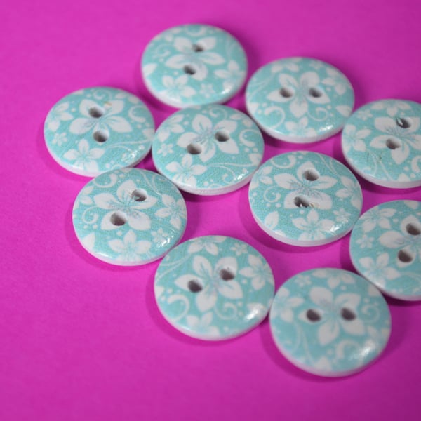 15mm Wooden Floral Buttons Hawaiian Pale Blue & White Flower 10pk Flowers (SF33)