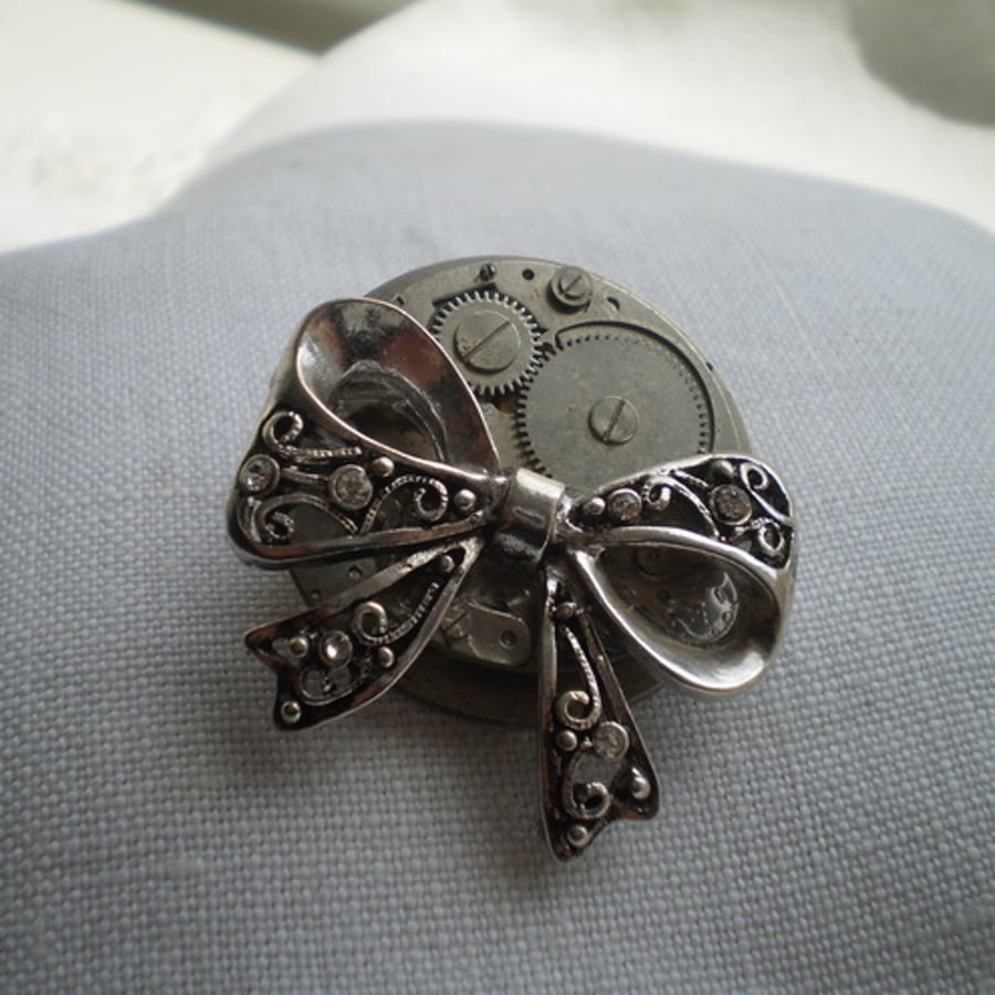 Steampunk Ornate Bow Brooch