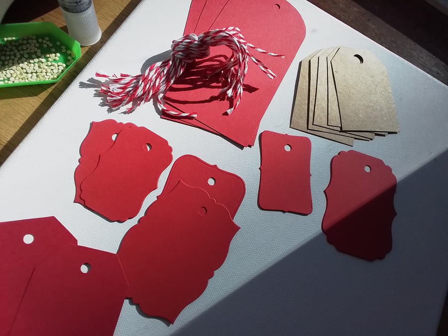 Gift tags. Set of 11 assorted gift tags. Assorted blank gift tags.  Ref 261