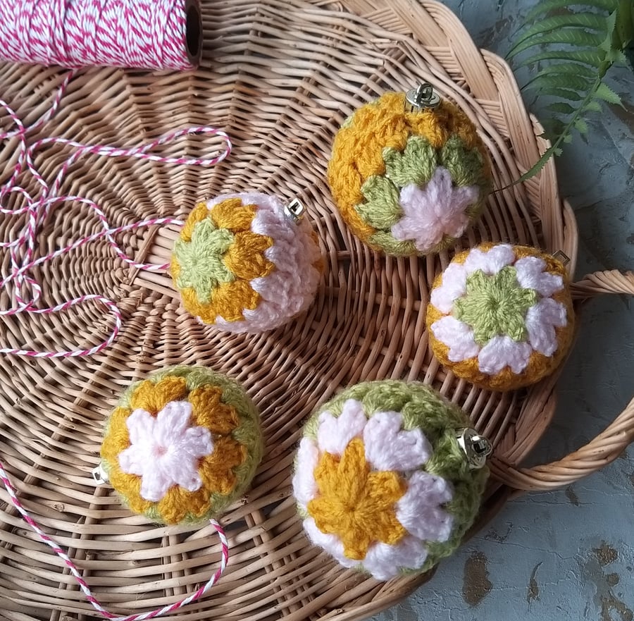 Crochet Christmas Bauble Decoration Set of 5 Pistachio Mix