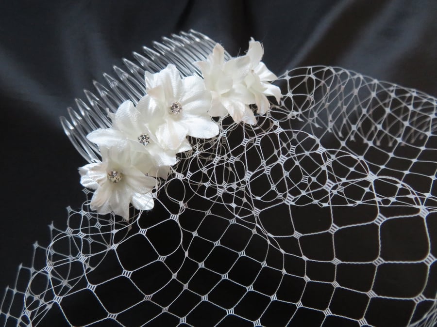 Small Ivory Diamante Flower Blusher Bridal Veil On a Comb Vintage Retro Wedding 