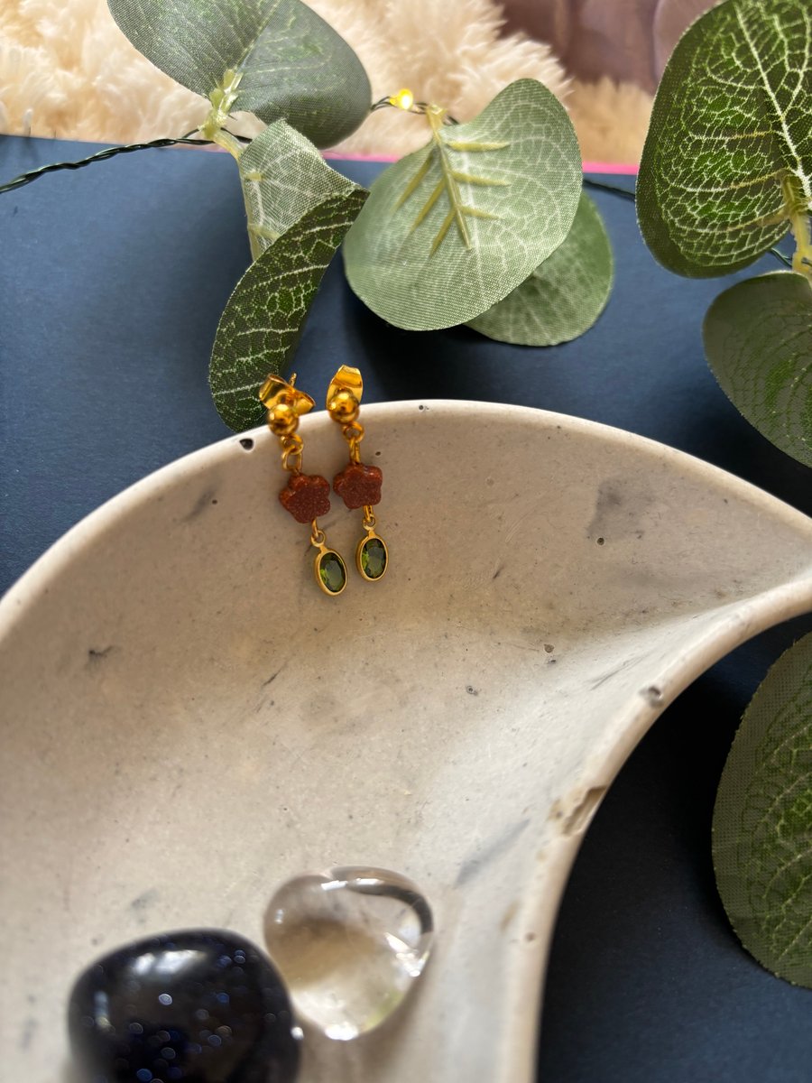 Goldstone flower dangle earrings 