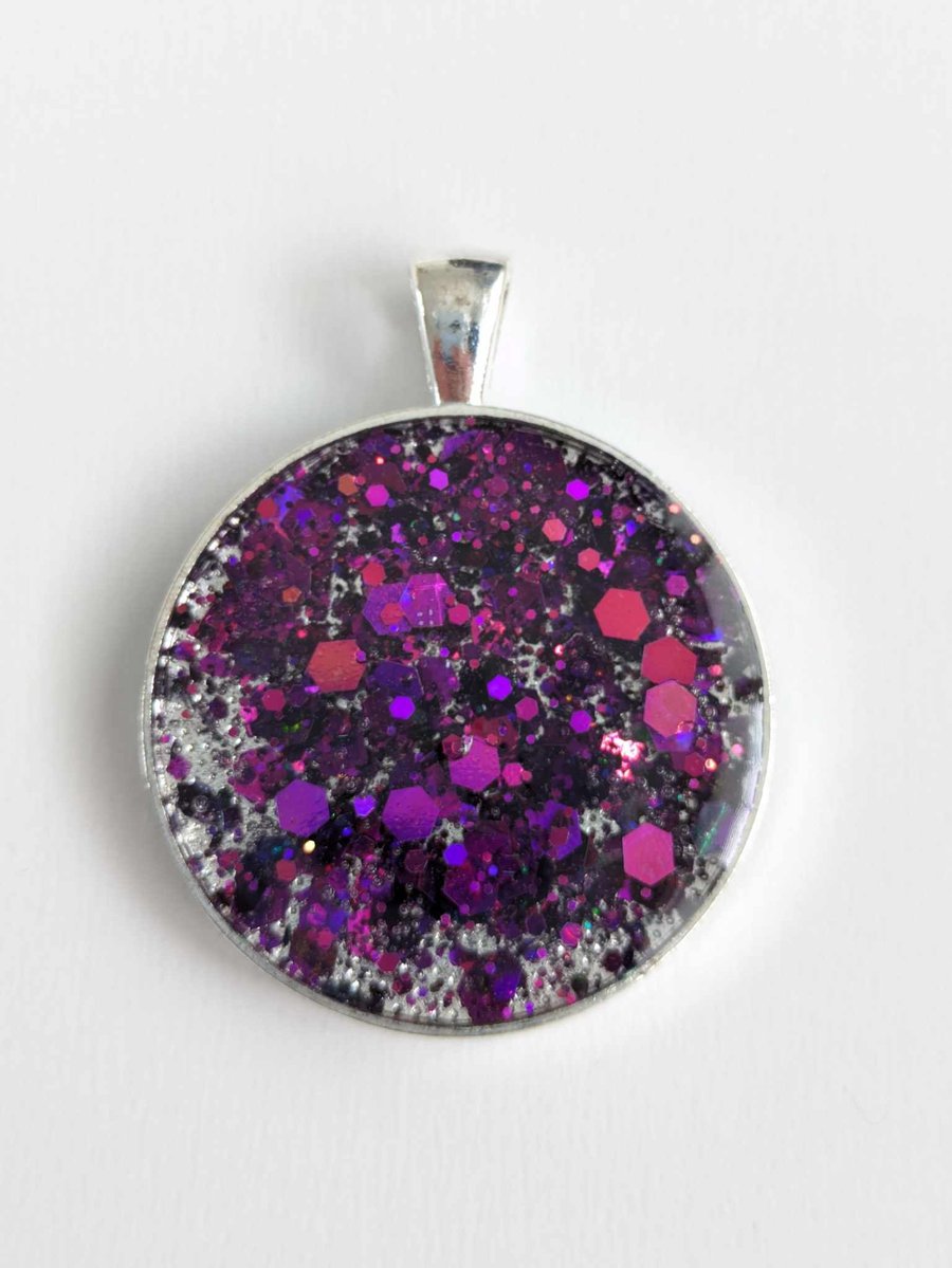 Round Resin Pendant With Purple Glitter