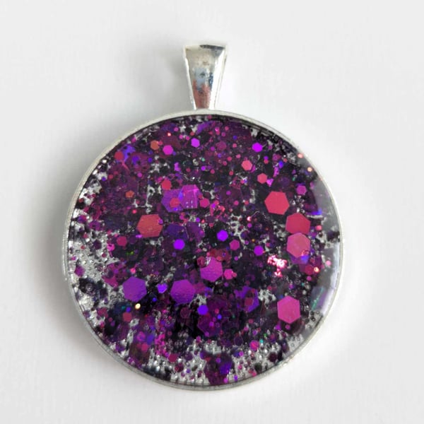 Round Resin Pendant With Purple Glitter