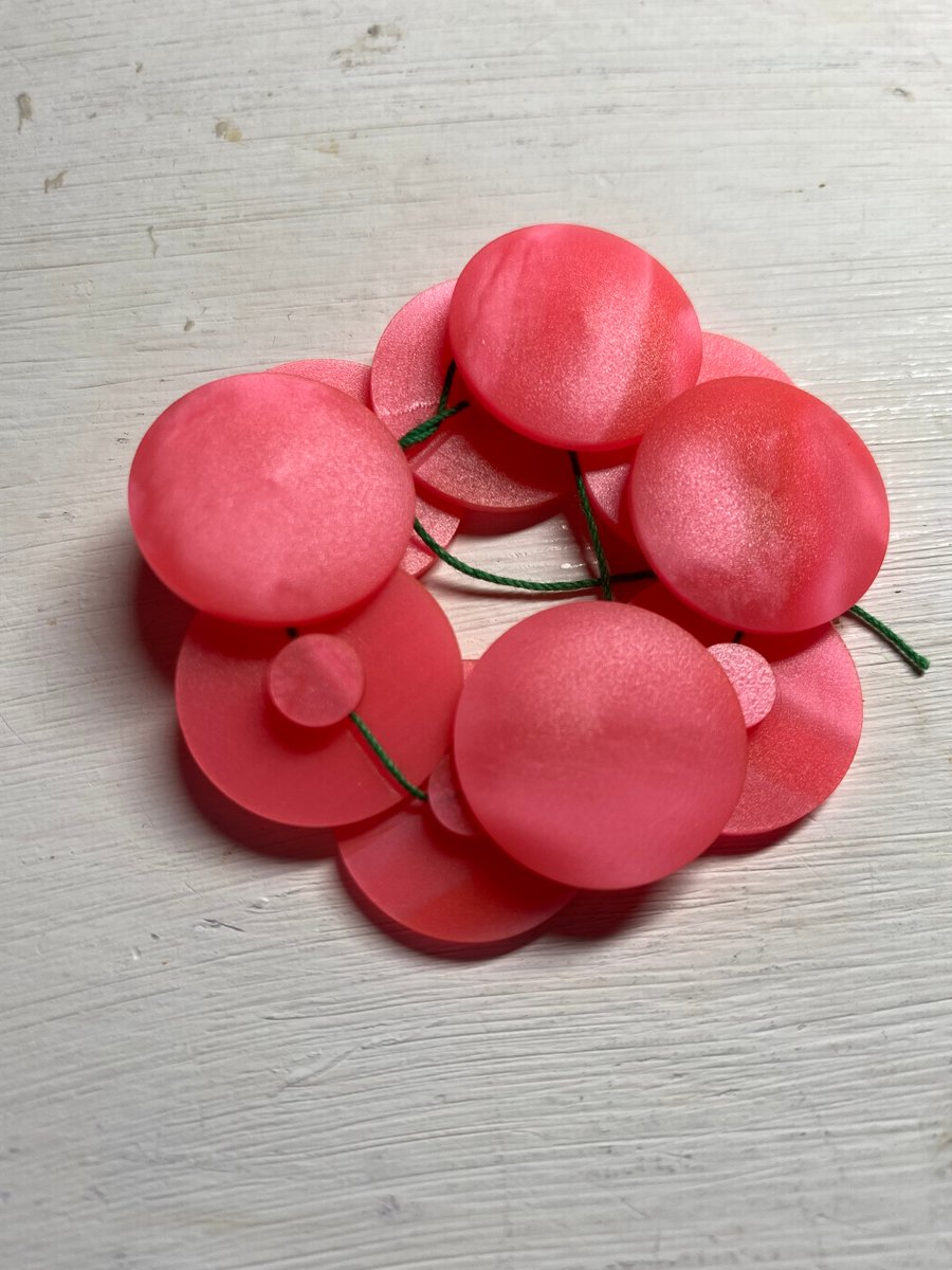 Set of 10 light weight buttons with shank 