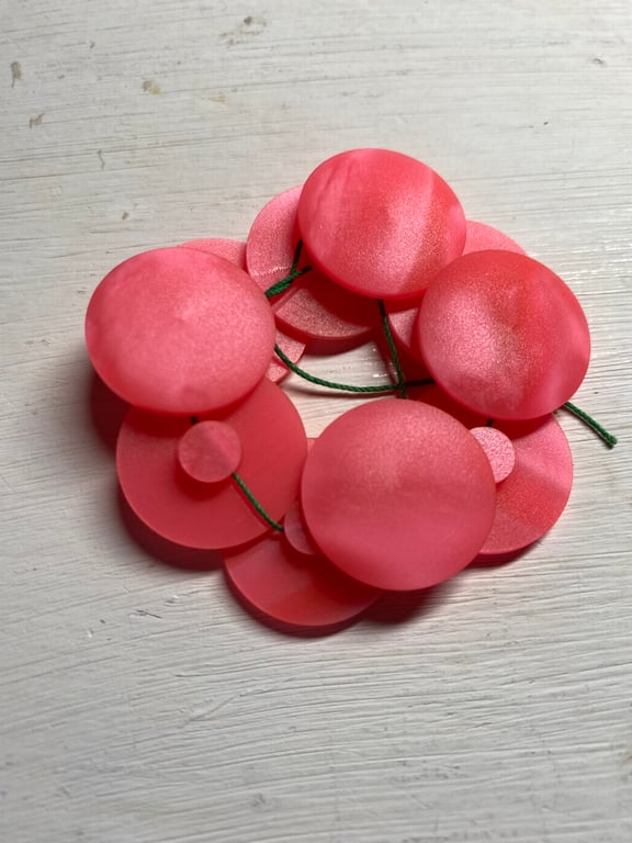 Set of 10 light weight buttons with shank 