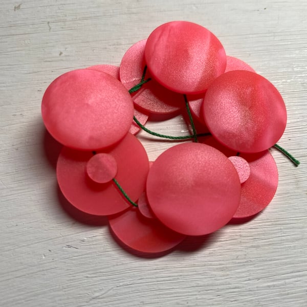 Set of 10 light weight buttons with shank 