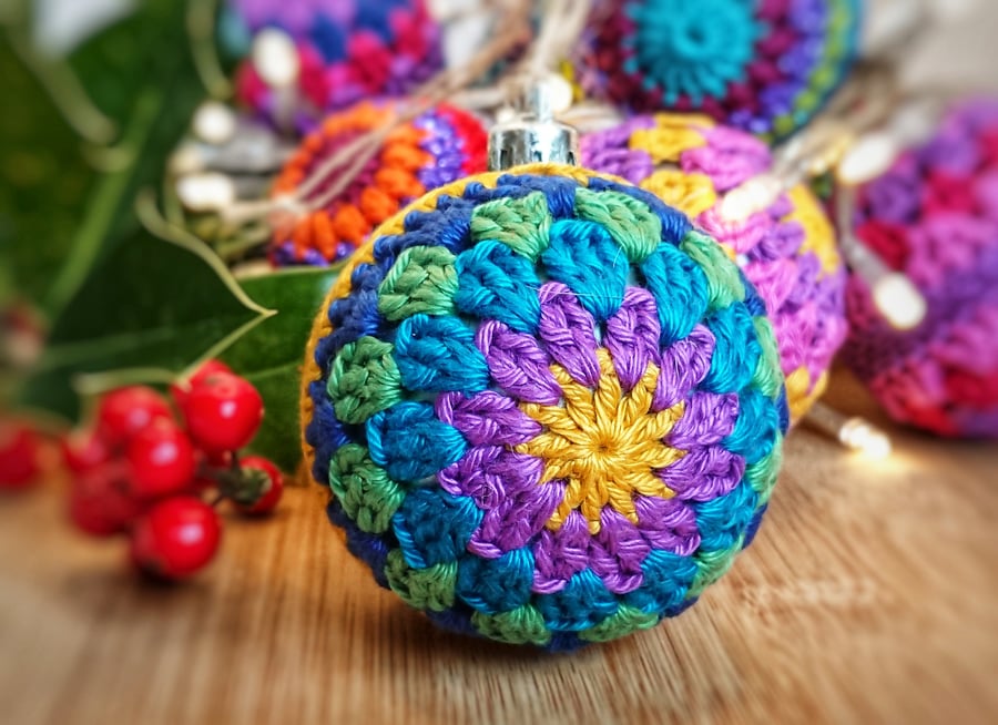 Crochet Christmas Bauble, Christmas Tree Decoration, Hanging Decoration