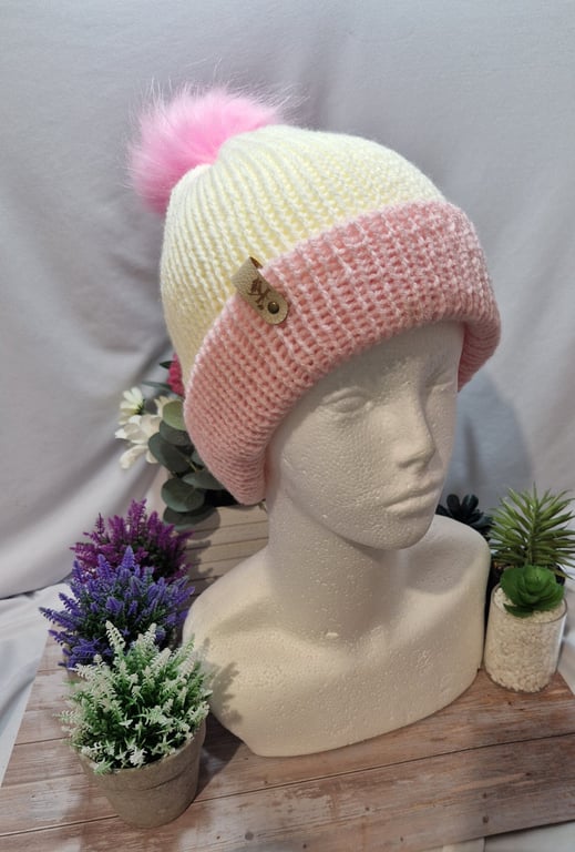 Knitted pompom hat- Childs 