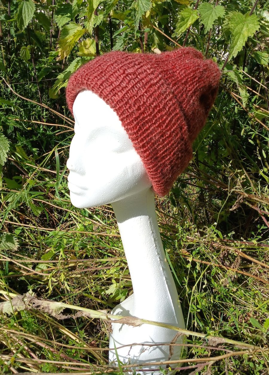Red hand made Gotland fleece beanie hat